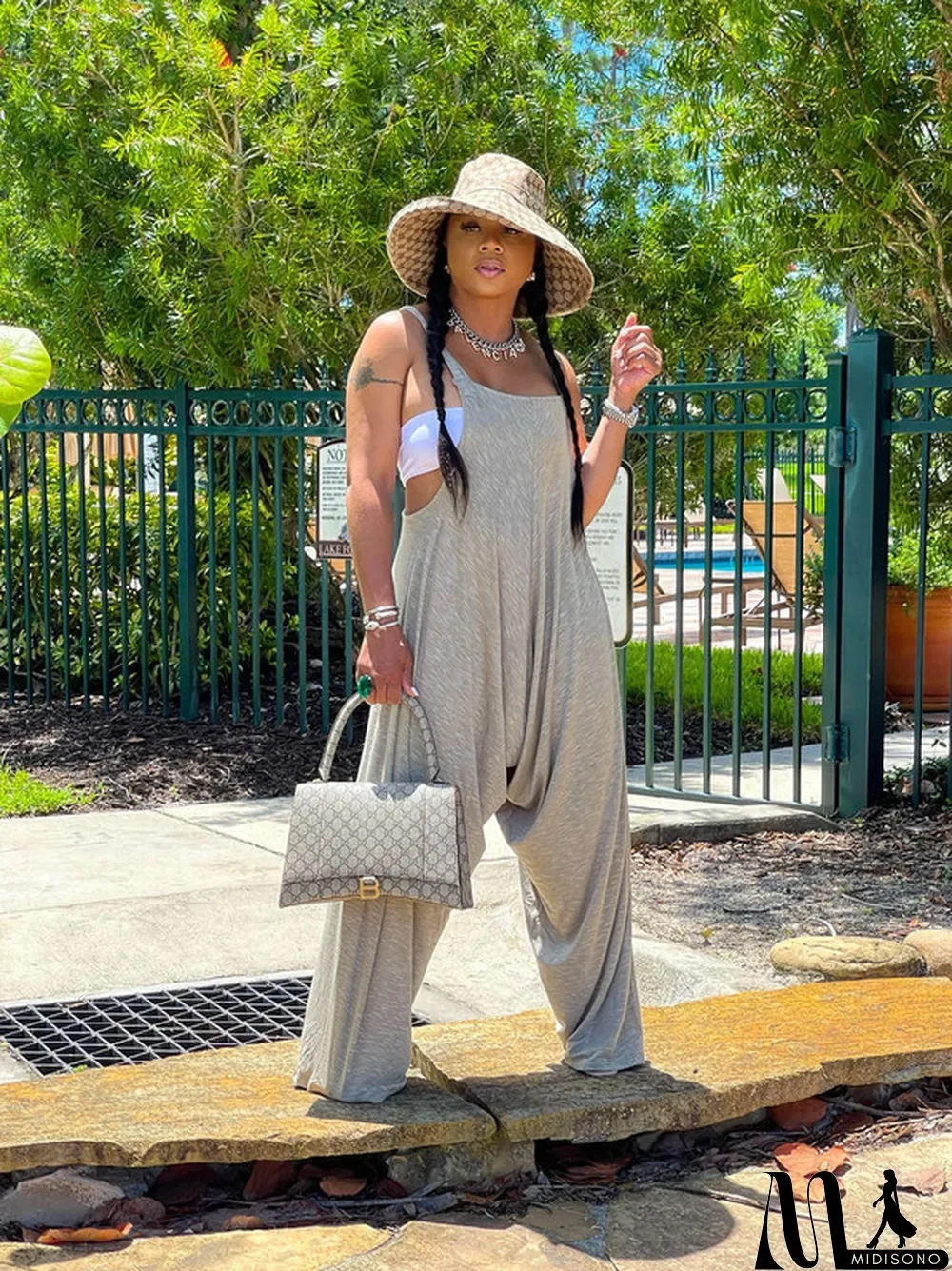 MidiSono - Solid Sleeveless Loose Strap Jumpsuit