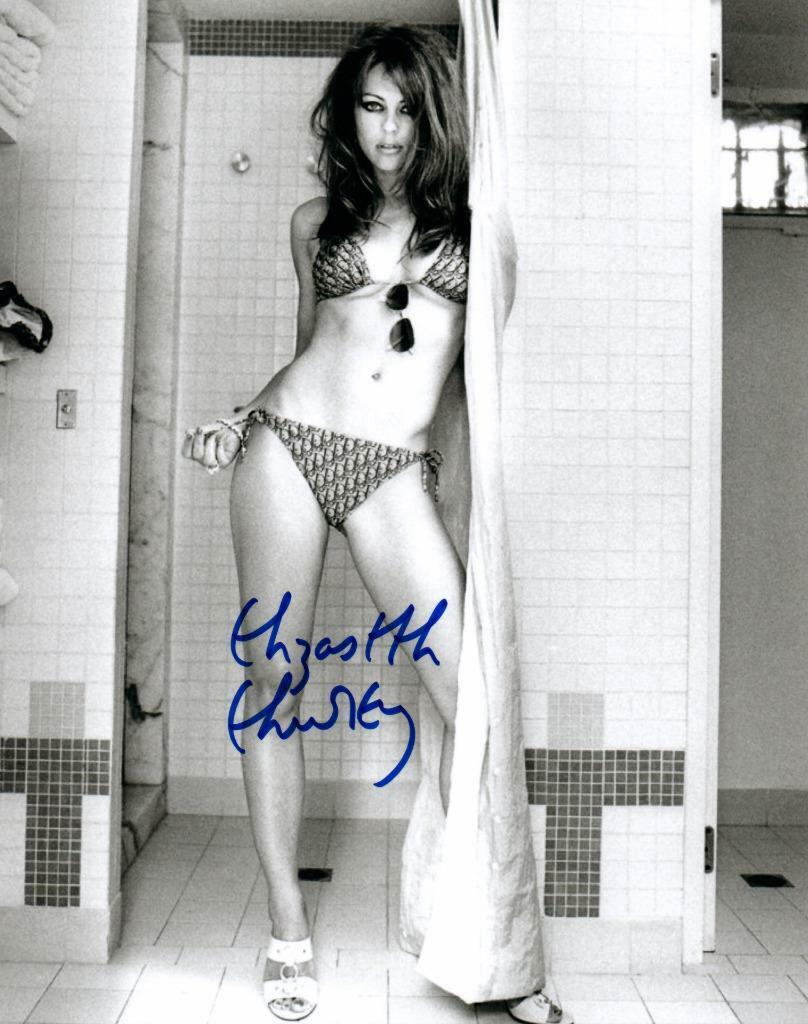 Elizabeth Hurley signed 8x10 Picture autographed Photo Poster painting Nice Photo Poster painting with COA