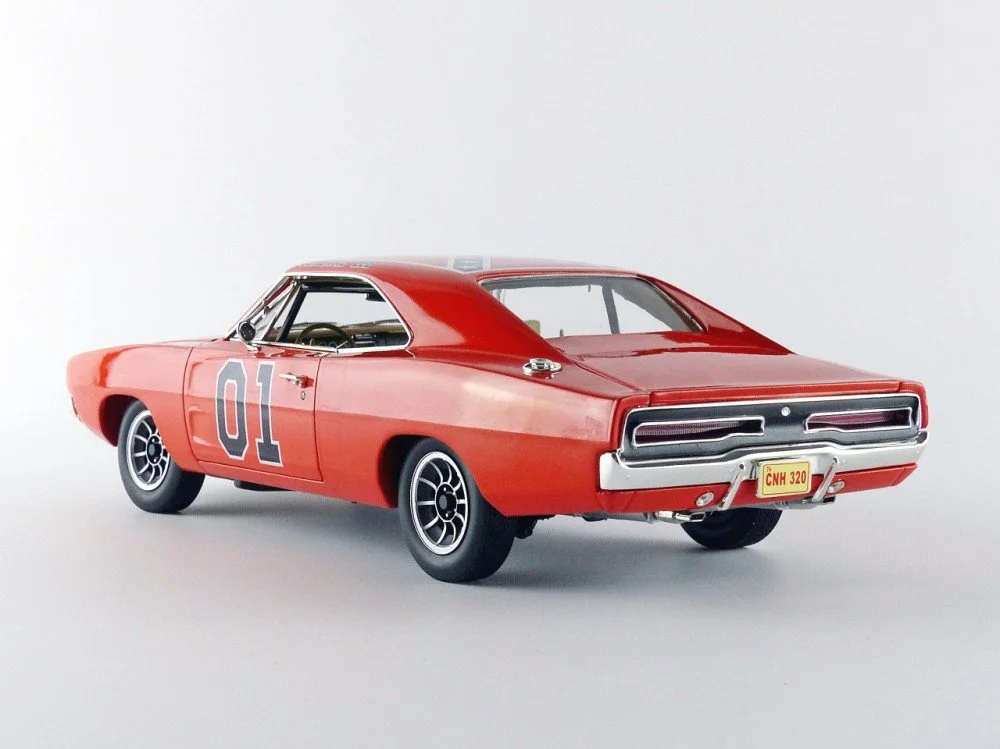 Cooter&rsquo;s Garage 1969 Dodge Charger with General Lee 1/18 Scale