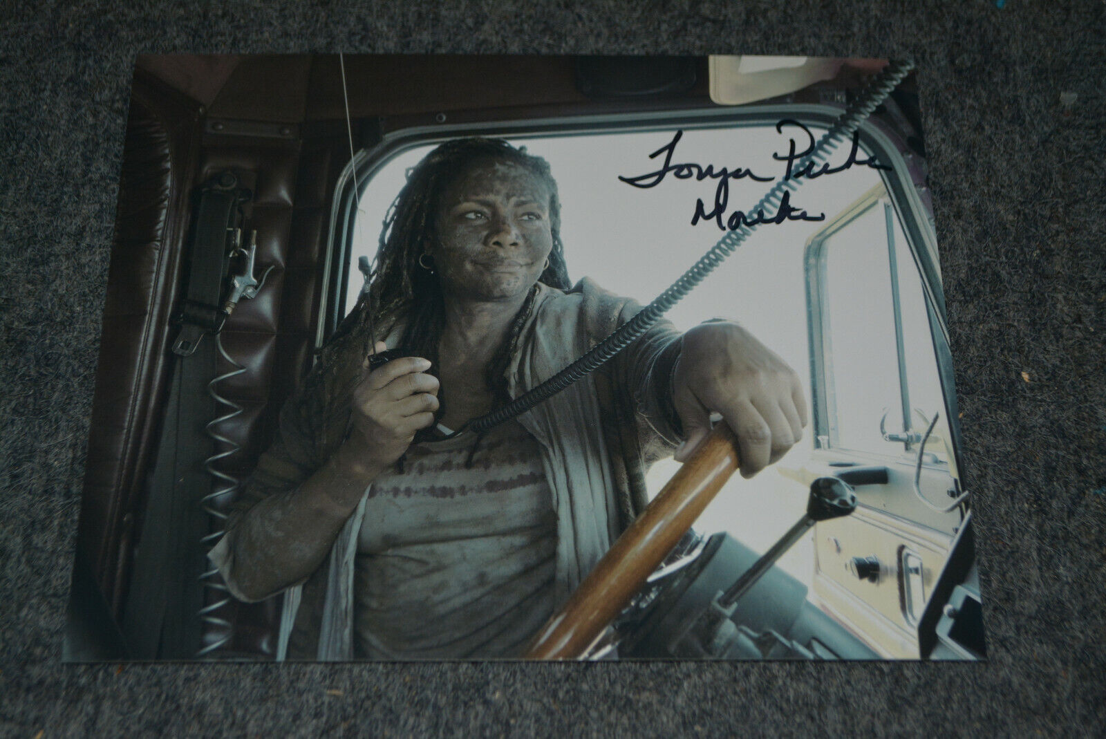 TONYA PINKINS signed autograph In Person 8x10 (20x25 cm) FEAR THE WALKING DEAD