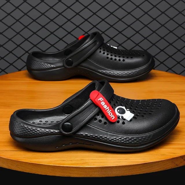 New Outdoor Men Sandals Lightweight Soft Breathable EVA Mens Slippers Fashion Male Garden Shoes Clogs Couple Beach Casual Shoes