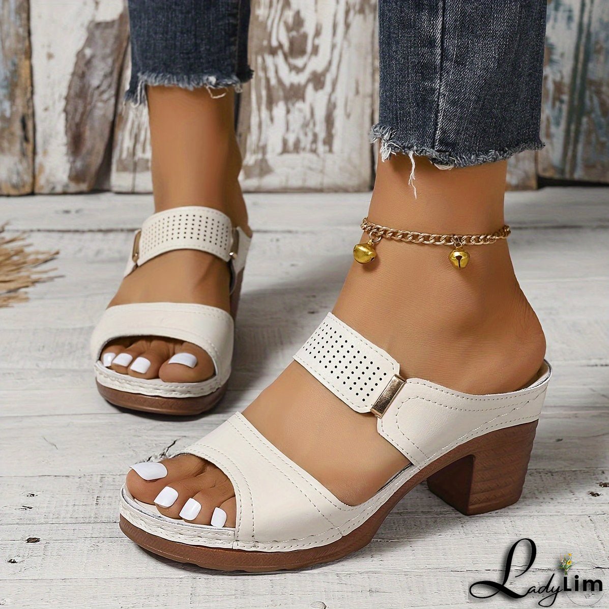 Relaxed and light Sandals