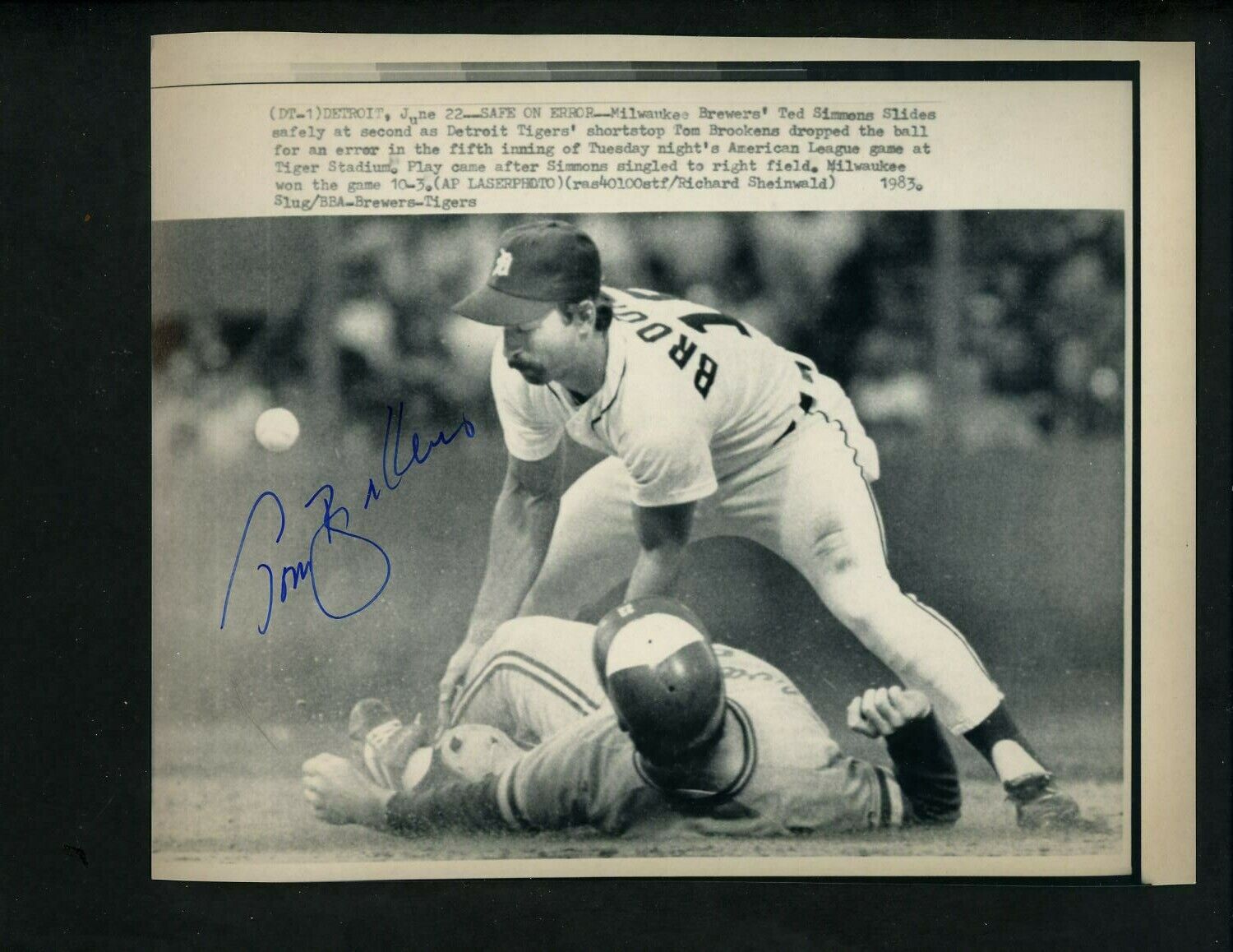 Tom Brookens SIGNED Autographed 1983 Press Photo Poster painting Detroit Tigers Ted Simmons