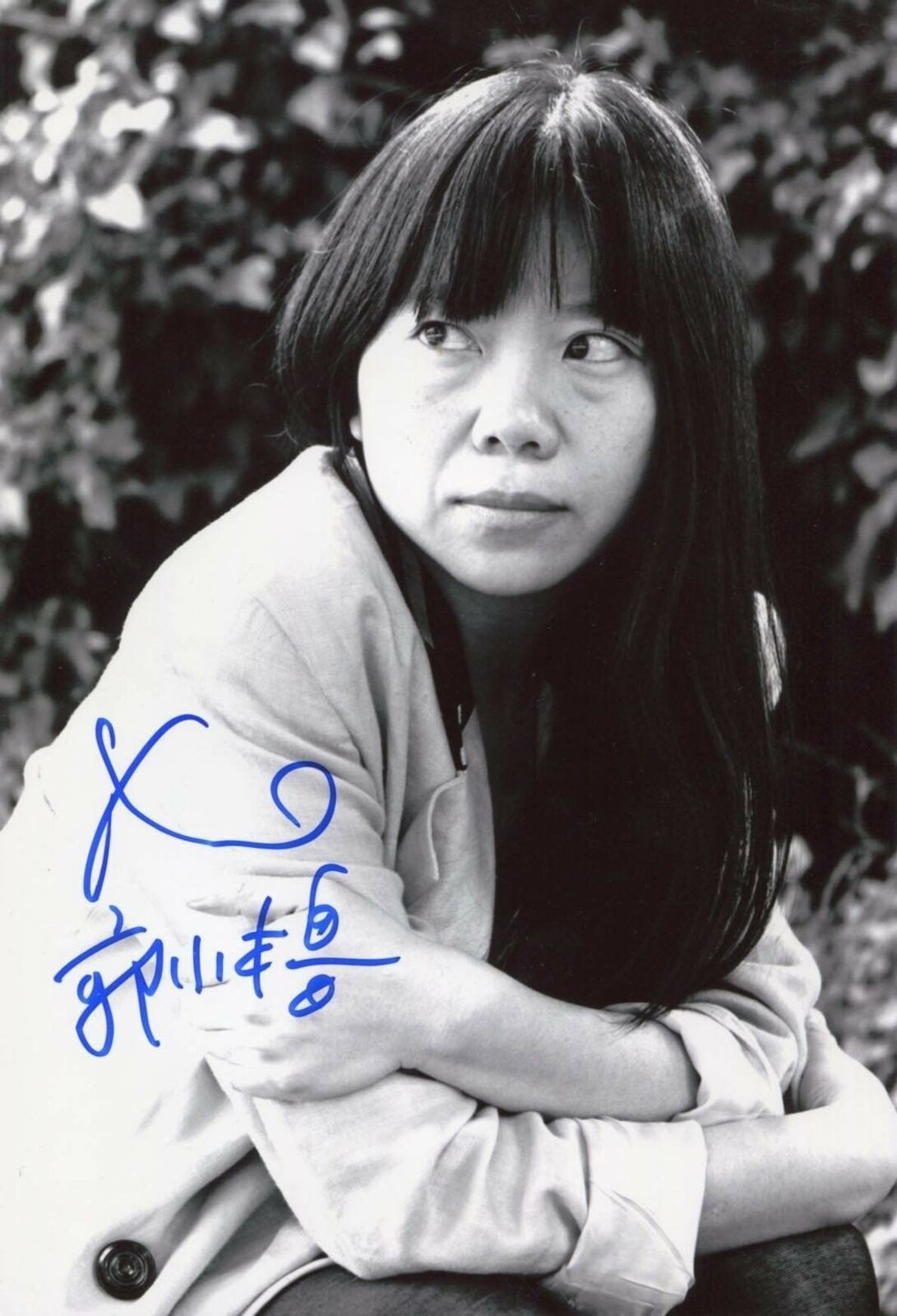 NOVELIST & FILMMAKER Xiaolu Guo autograph, In-Person signed Photo Poster painting