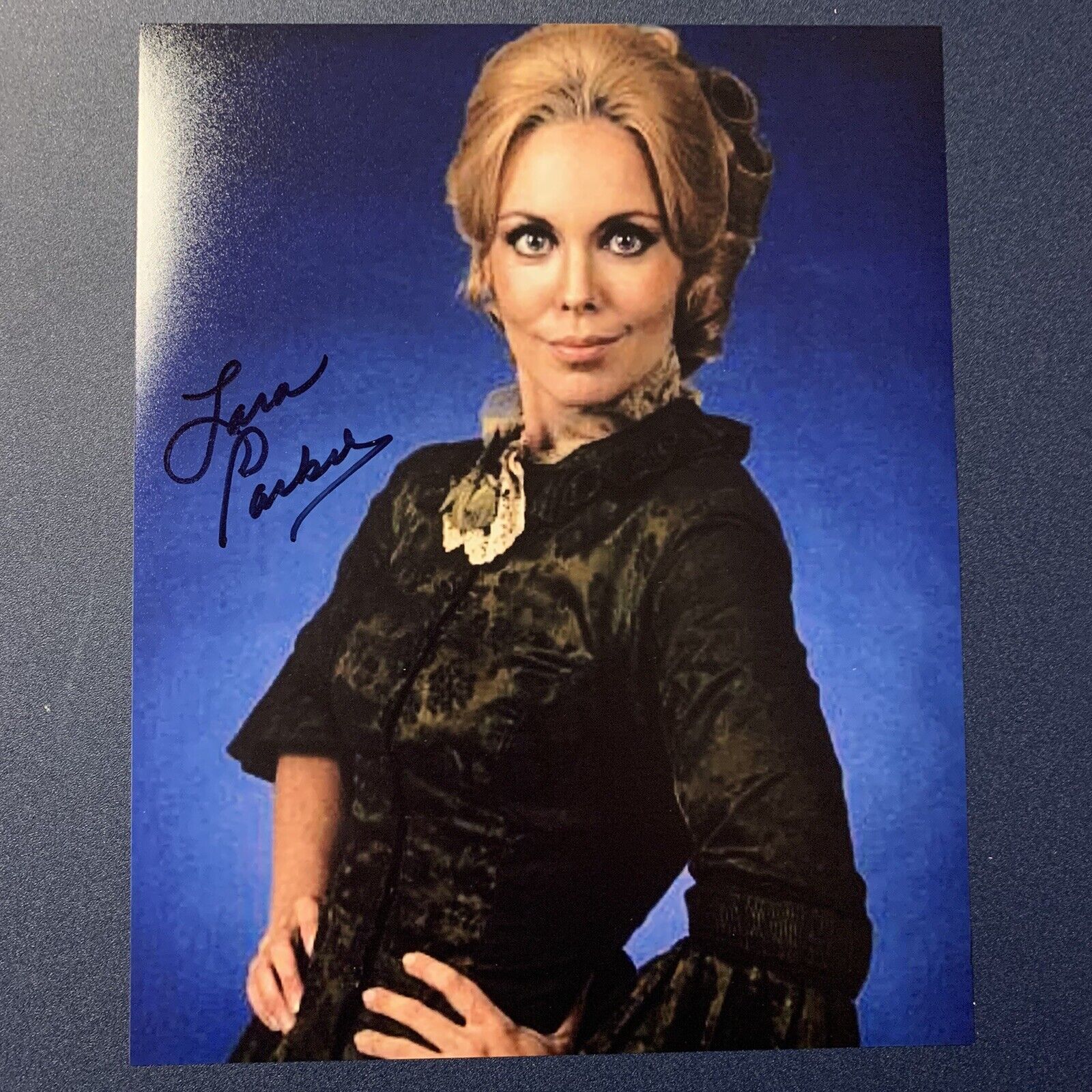 LARA PARKER HAND SIGNED 8x10 Photo Poster painting ACTRESS AUTOGRAPHED DARK SHADOWS RARE COA