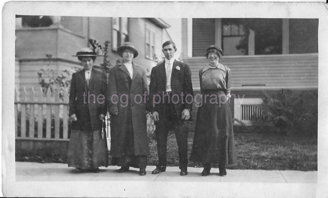 Vintage FOUND ANTIQUE Photo Poster painting bwOriginal FAMILY Portrait 14 9 U