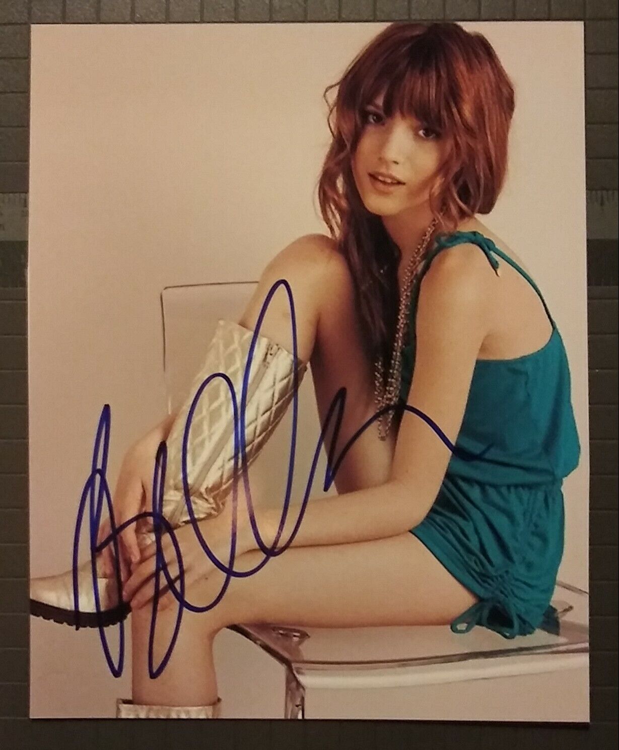 Bella Thorne signed 8x10