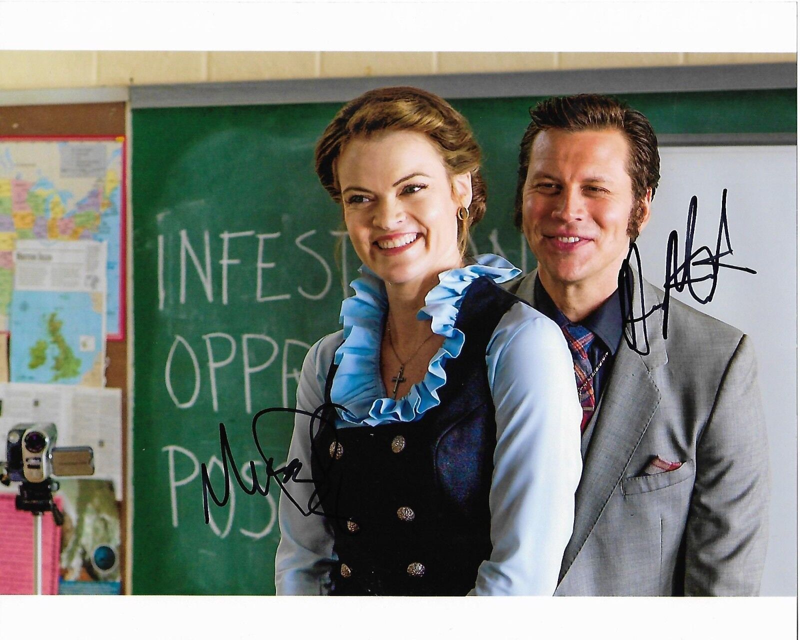 A HAUNTED HOUSE 2 AUTOGRAPHED Photo Poster painting SIGNED 8X10 #1 MISSI PYLE HAYES MACARTHUR