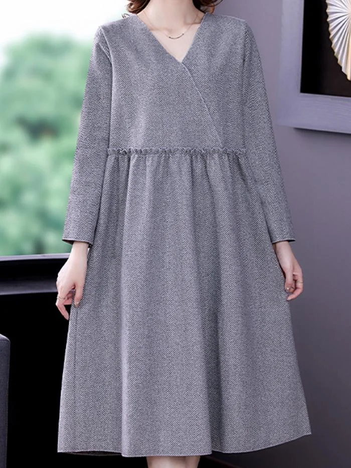 Elegant Mid-length Knitted Dress