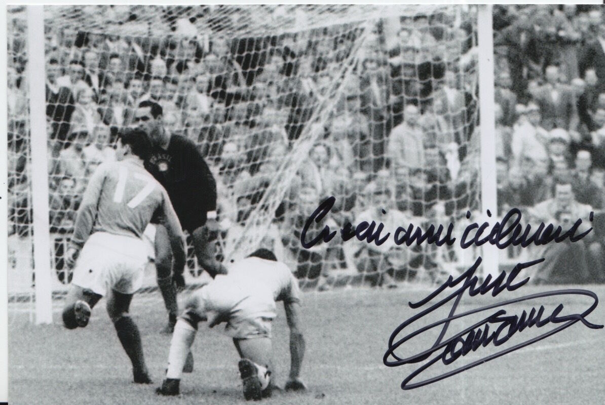 FRANCE HAND SIGNED JUST FONTAINE 6X4 Photo Poster painting 1.