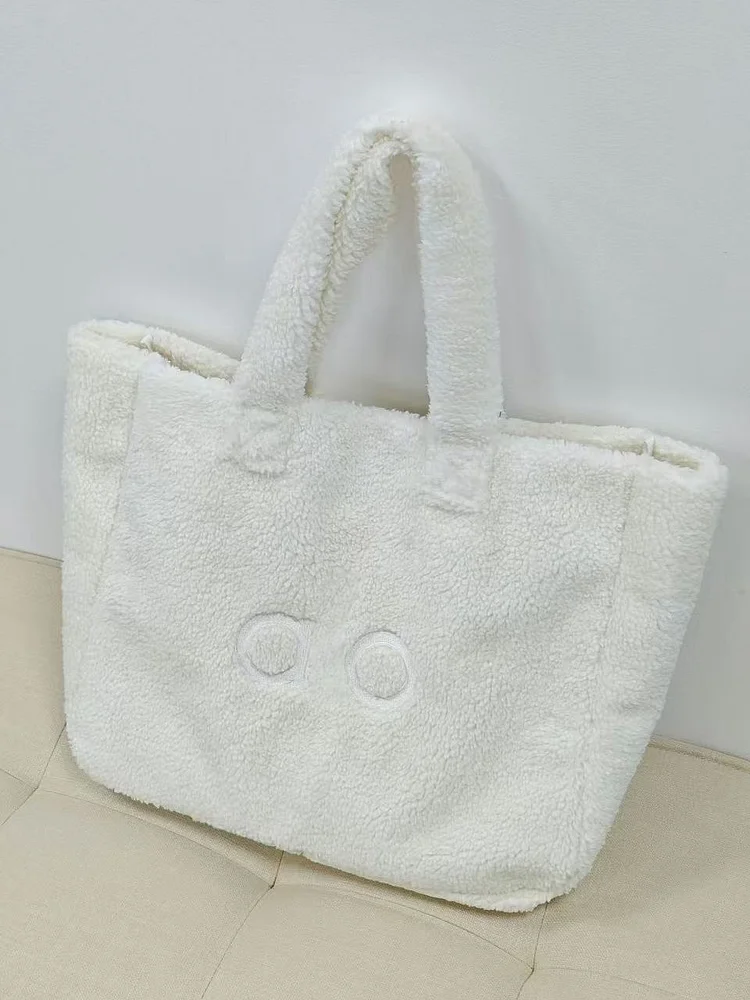 2025 Yoga bag Foxy Sherpa Tote Plush Camel Yoga Handbag Comfortable Large Capacity Makeup Bag Autumn Winter Plush Shoulder Bag
