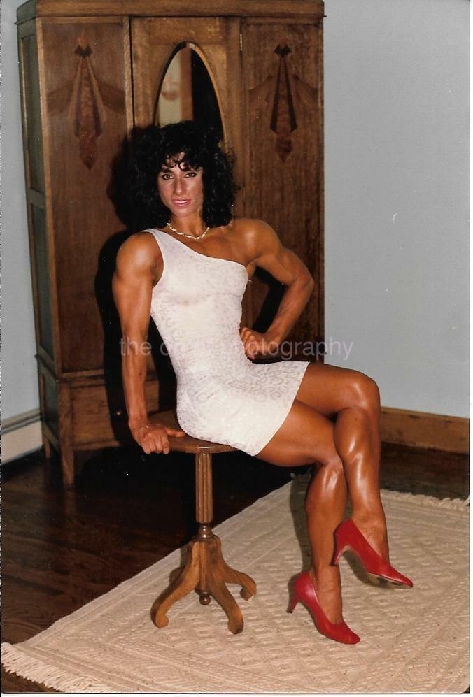 Female Bodybuilder FOUND Photo Poster painting Color MUSCLE WOMAN Original EN 112 6 I