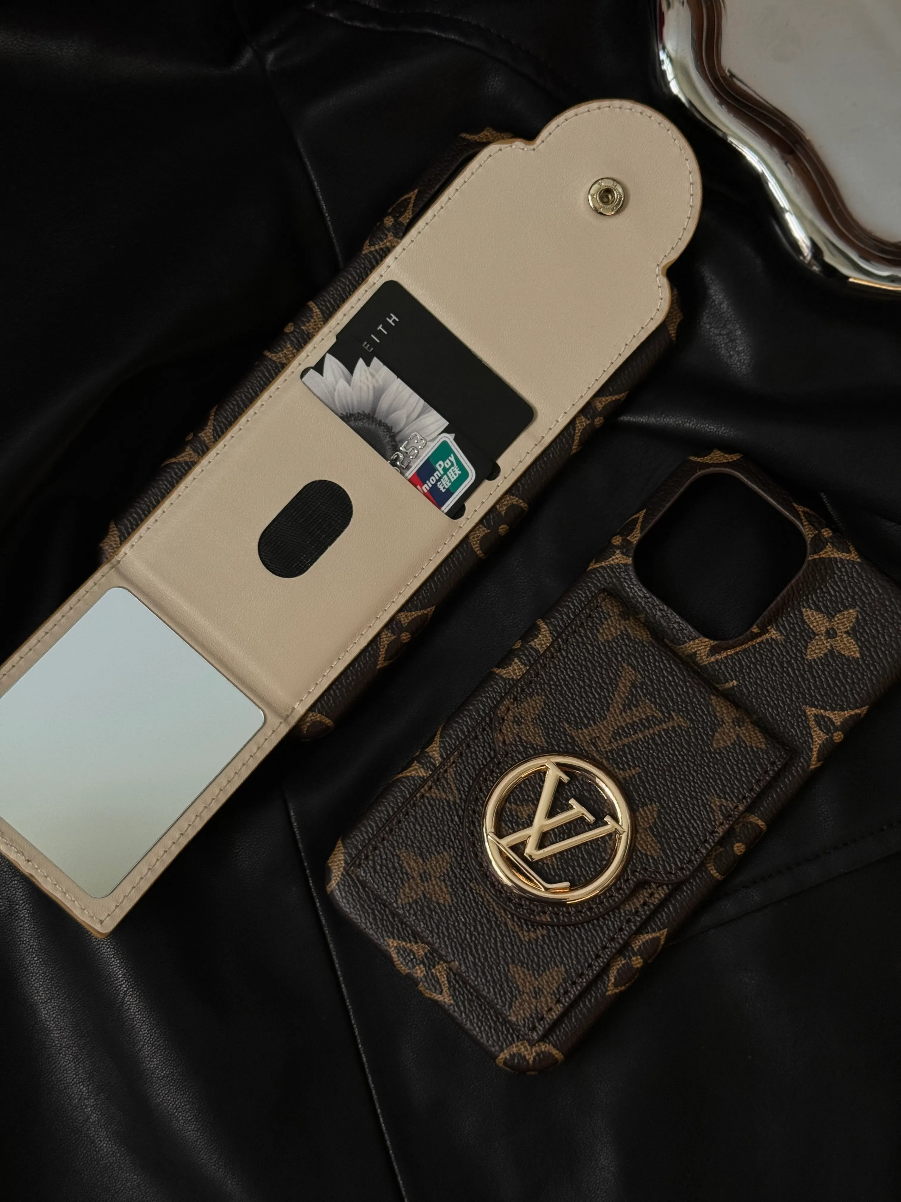 Apple iPhone LV Monogram Canvas Cardholder Accessories Cases Mirror Function
