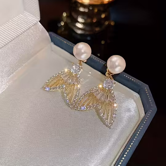 1对女式镂空鱼尾仿珍珠耳环，具有超仙气质，是节日、宴会、派对等女性日常佩戴的礼物 商品详情 1