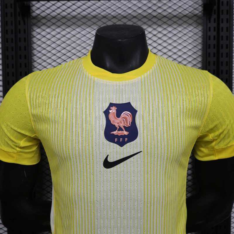 25/26 France Goalkeeper Player Version Football T-Shirt Thai Quality