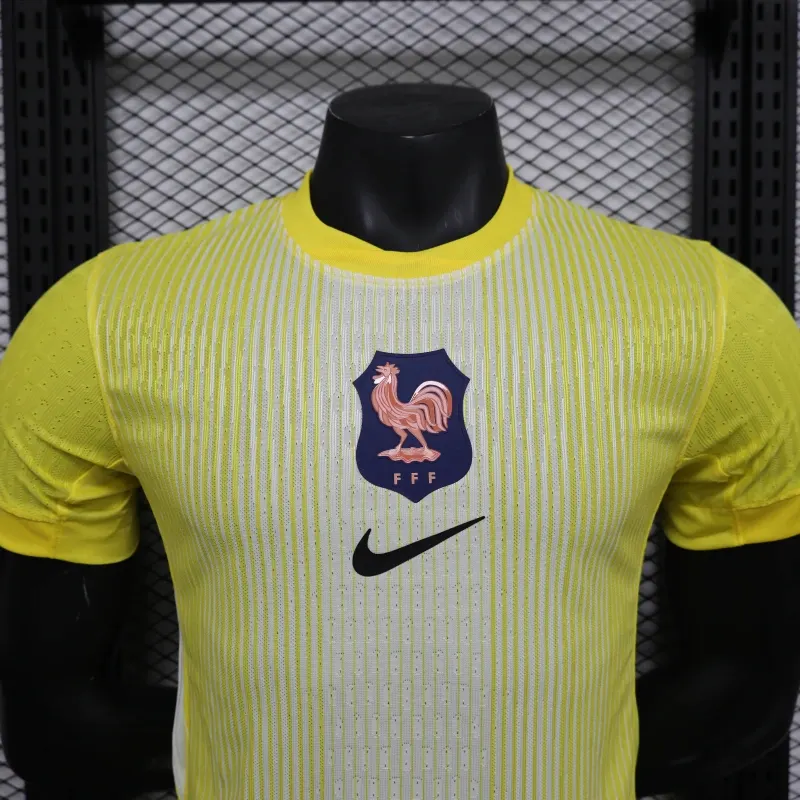 25/26 France Goalkeeper Player Version Football T-Shirt Thai Quality