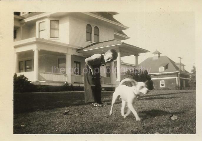 At Manasquan Beach SMALL FOUND Photo Poster painting bw NEW JERSEY Boy Girl 1940'S JD 19 29 D