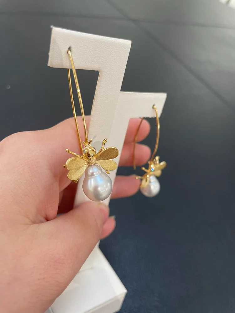TINA PEARL  18 k gold white natural drop bees design pearls necklace, earring 