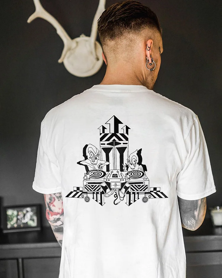 Aliens Playing Discs T-shirt