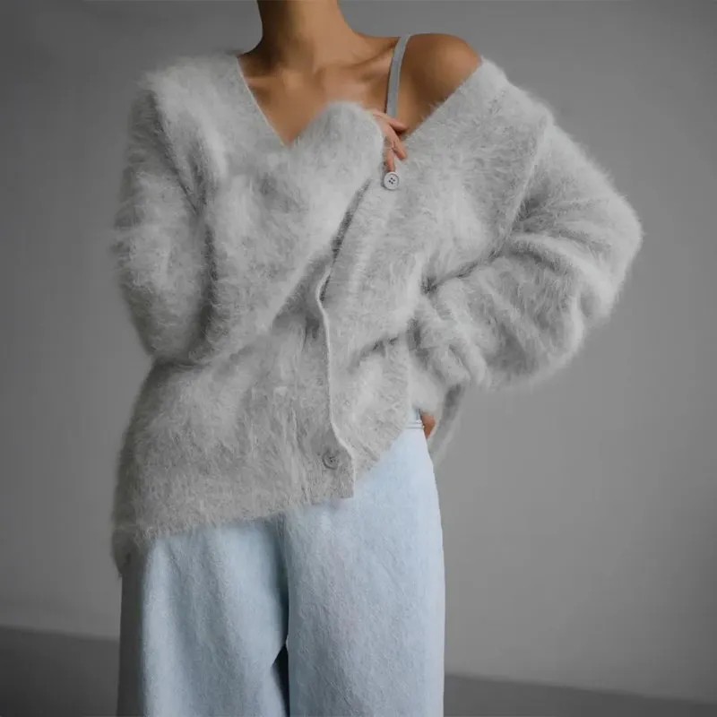 Women's Oversized Knit Cardigan &ndash; V-Neck Button-Front Layer &ndash; Beige