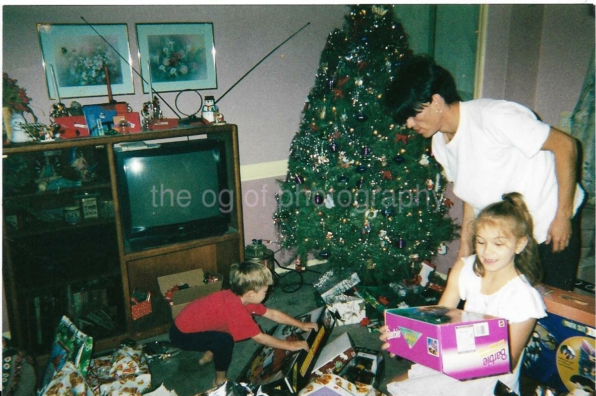 CHRISTMAS MORNING Tree ORIGINAL FOUND Photo Poster paintingGRAPH Color Snapshot VINTAGE 05 8 V