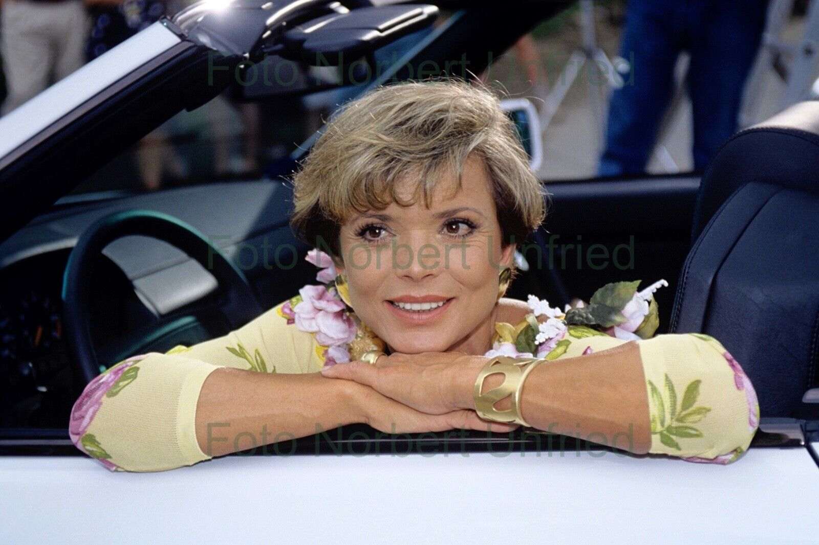 Uschi Glass IN Cabriolet - Photo Poster painting 20 X 30 CM Without Autograph (Nr 2-50