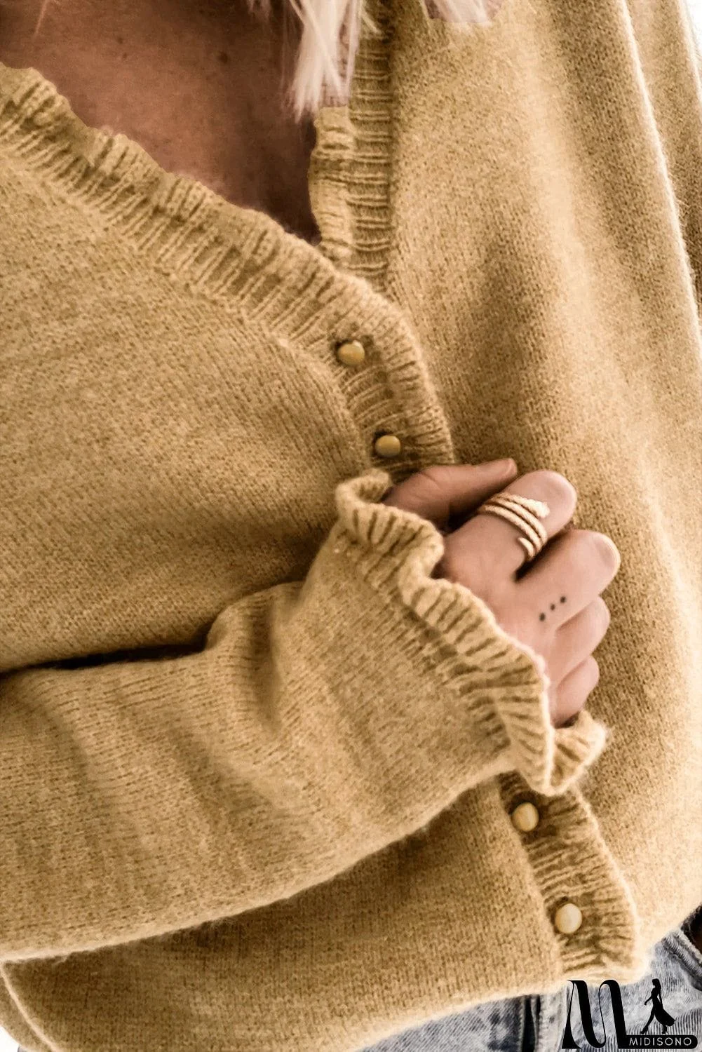 MidiSono - Frilled V Neckline Buttons Sweater Cardigan
