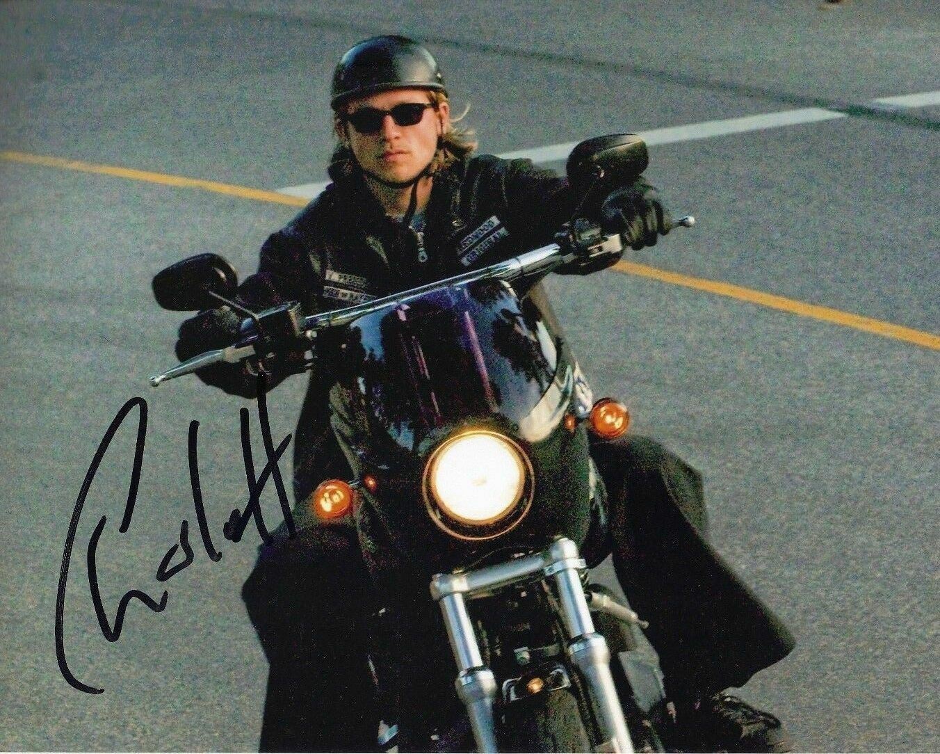 Charlie Hunnam Signed 10X8 Photo Poster painting GENUINE Sons of Anarchy AFTAL COA (5513)