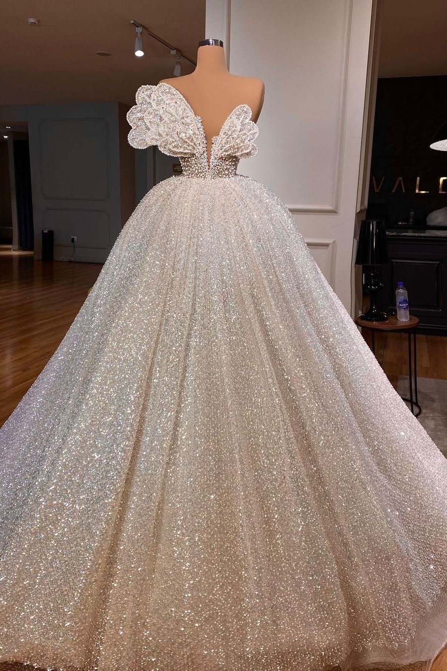 Glamorous Luxury Wedding Dresses Floor-length Wedding Dress With Beading  | Risias