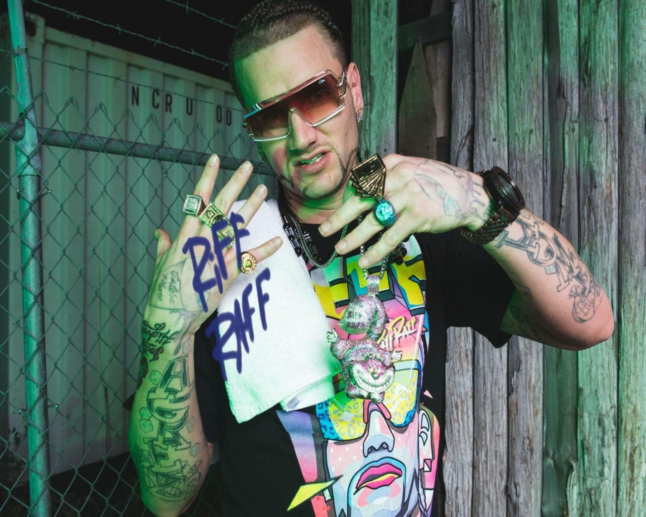 Riff Raff SIGNED AUTOGRAPHED 10 X 8