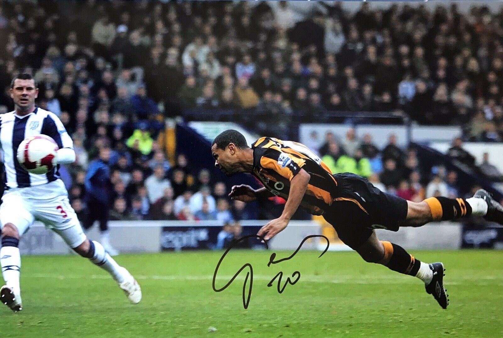 Geovanni Hand Signed Hull City 18x12 Photo Poster painting.