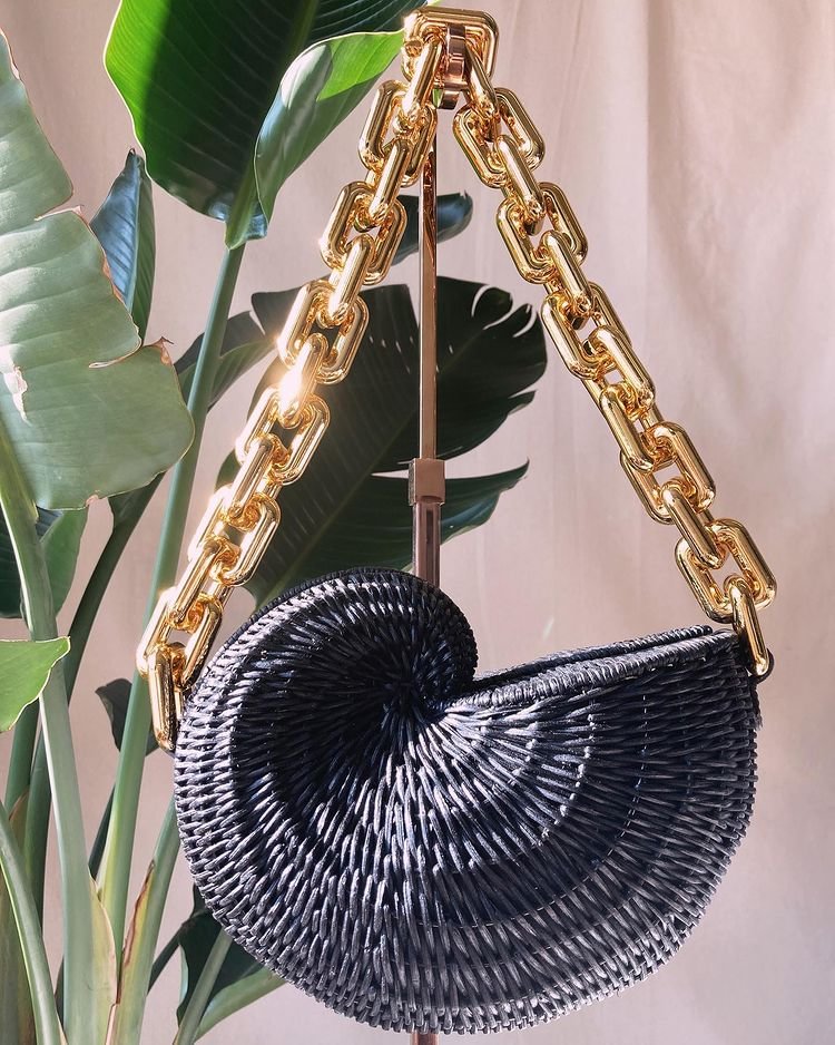 Fashion Thick Chains Rattan Conch Women Shoulder Bags Design Wicker Woven Handbags Luxury Summer Beach Straw Bag Bali Purse 2022