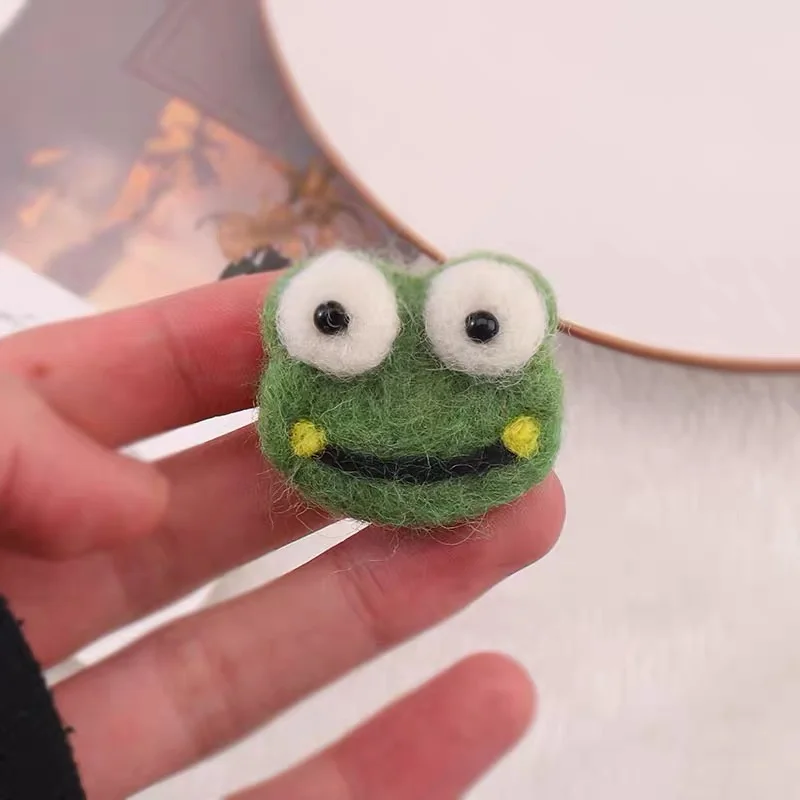 Danccia ” Frog“ BROOCH