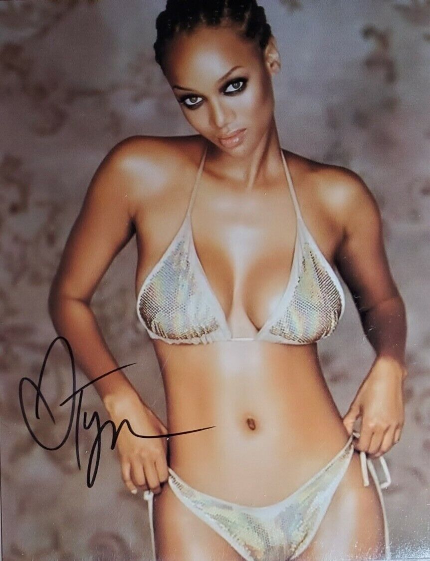 Tyra Banks Authentic Autographed 8x10 Photo Poster painting w/ COA