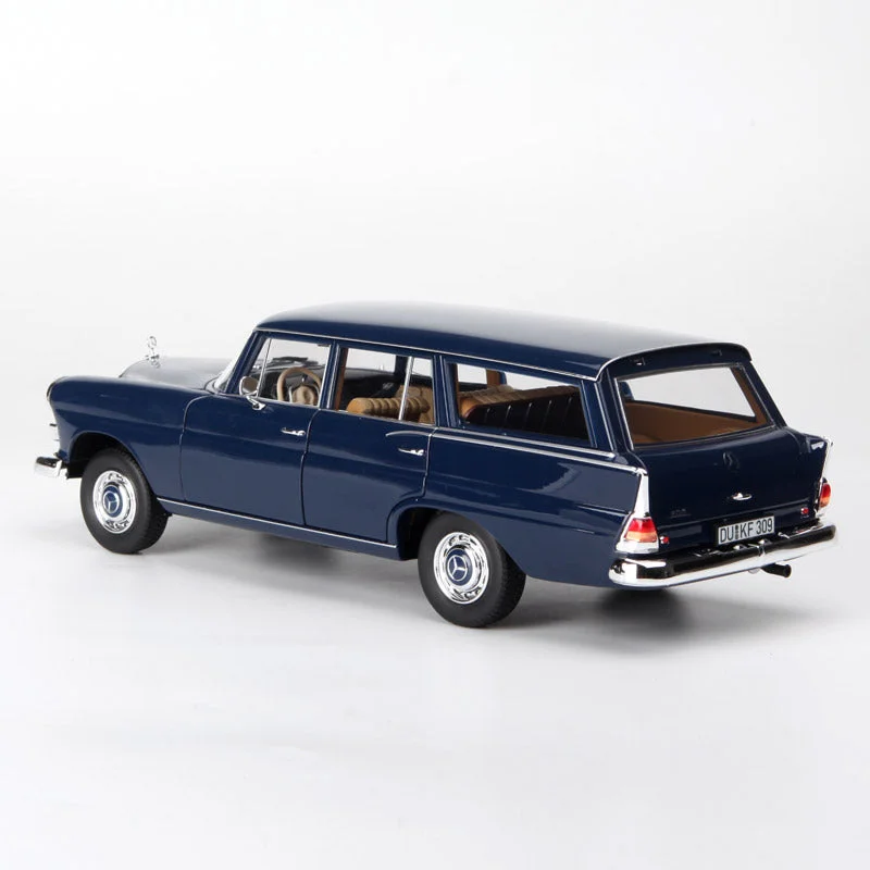 High Classic Norev 1/18 1966  200 Diecast Vintage Station Wagon Alloy Car Model