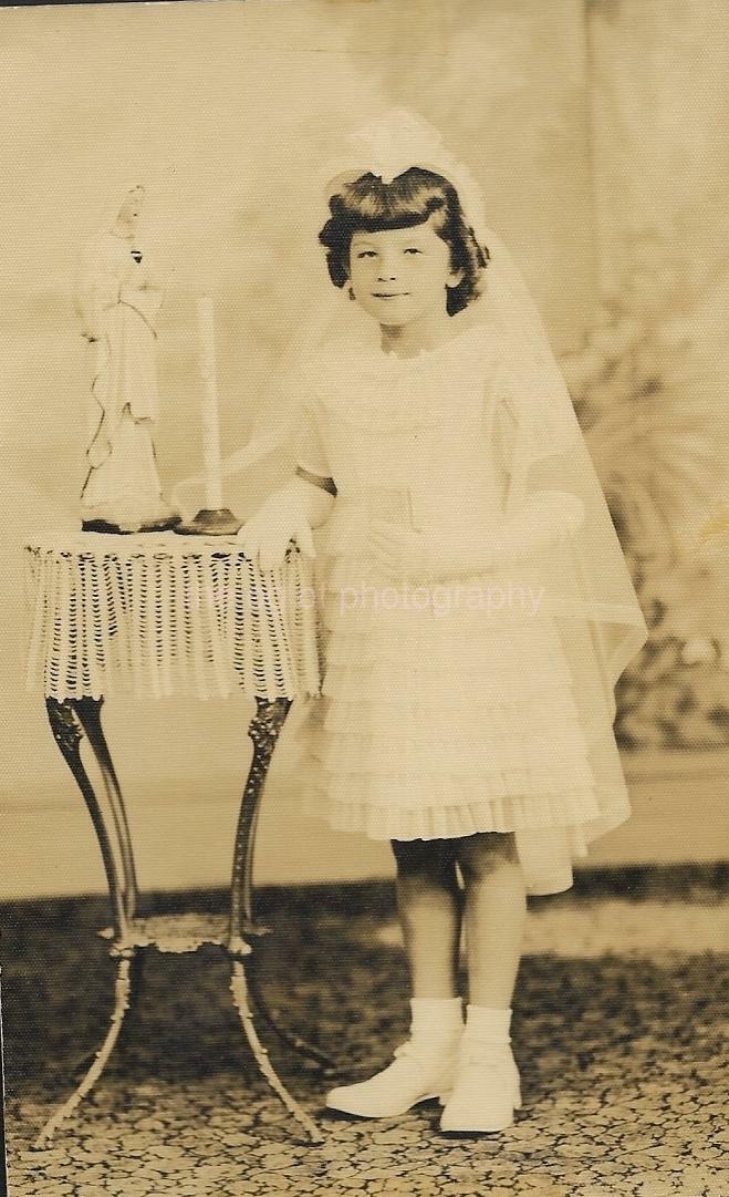 Found Photo Poster paintinggraph bw CHURCH GIRL Original Portrait VINTAGE JD 19 34 P