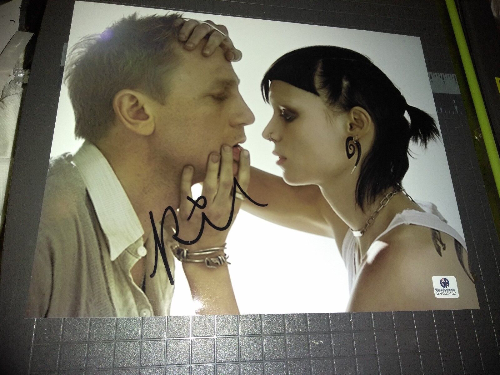 Rooney Mara signed 8x10 COA GAI