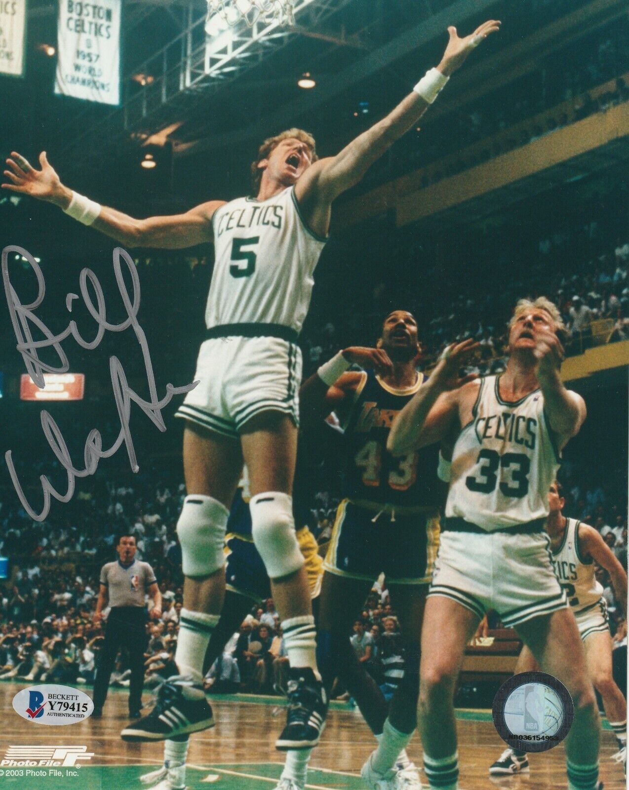 BILL WALTON (Boston CELTICS) Signed 8 x10 Photo Poster painting w/ Beckett COA