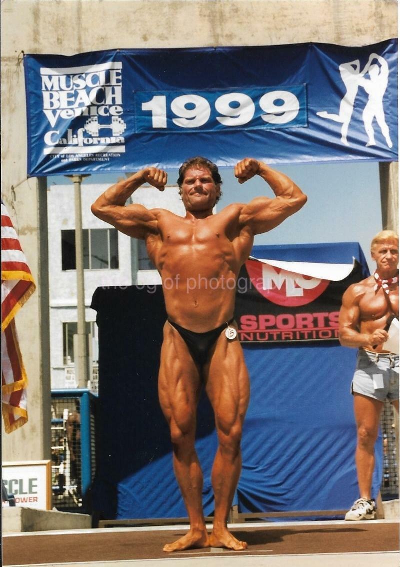 MUSCLE MAN Bodybuilder FOUND Photo Poster painting Venice Beach California BODYBUILDING 99 9 W