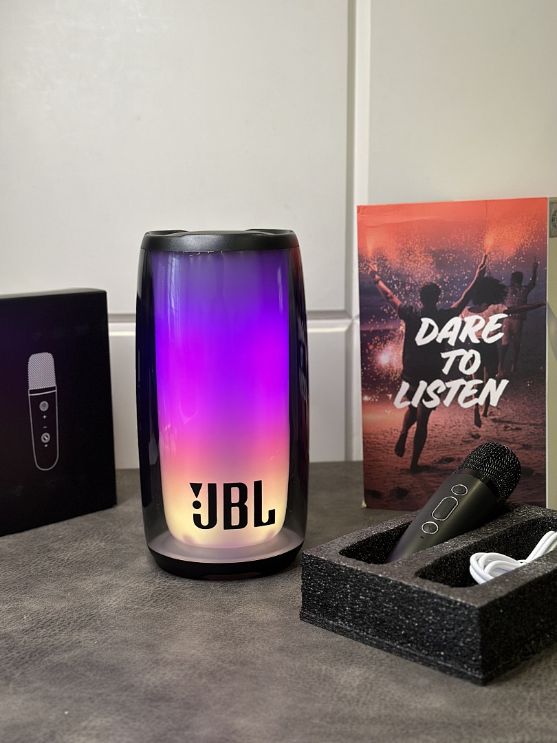 Bluetooth speaker with dual microphones