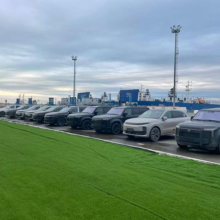 CIEAUTO_About Us Page-Car dealers from Azerbaijan and Morocco and CIEAUTO staff signed up in China.
