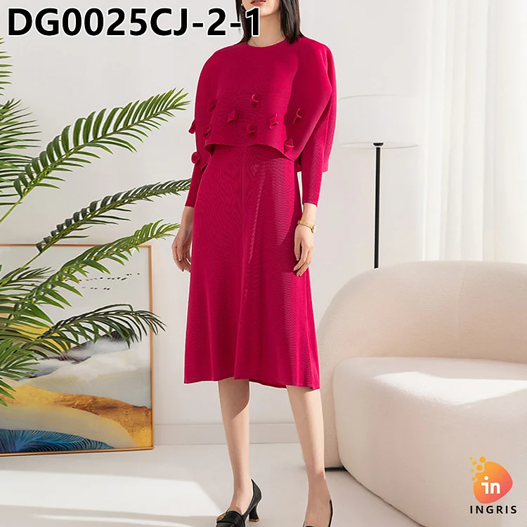 Relaxed and casual two-piece solid color embroidery craft round neck pleated suit-DG00025CJ
