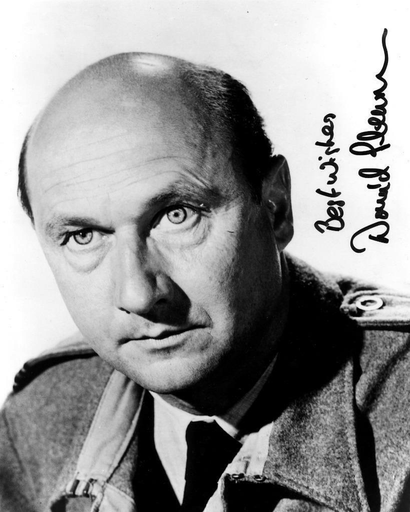 Donald Pleasence The Great Escape SIGNED AUTOGRAPHED 10 X 8