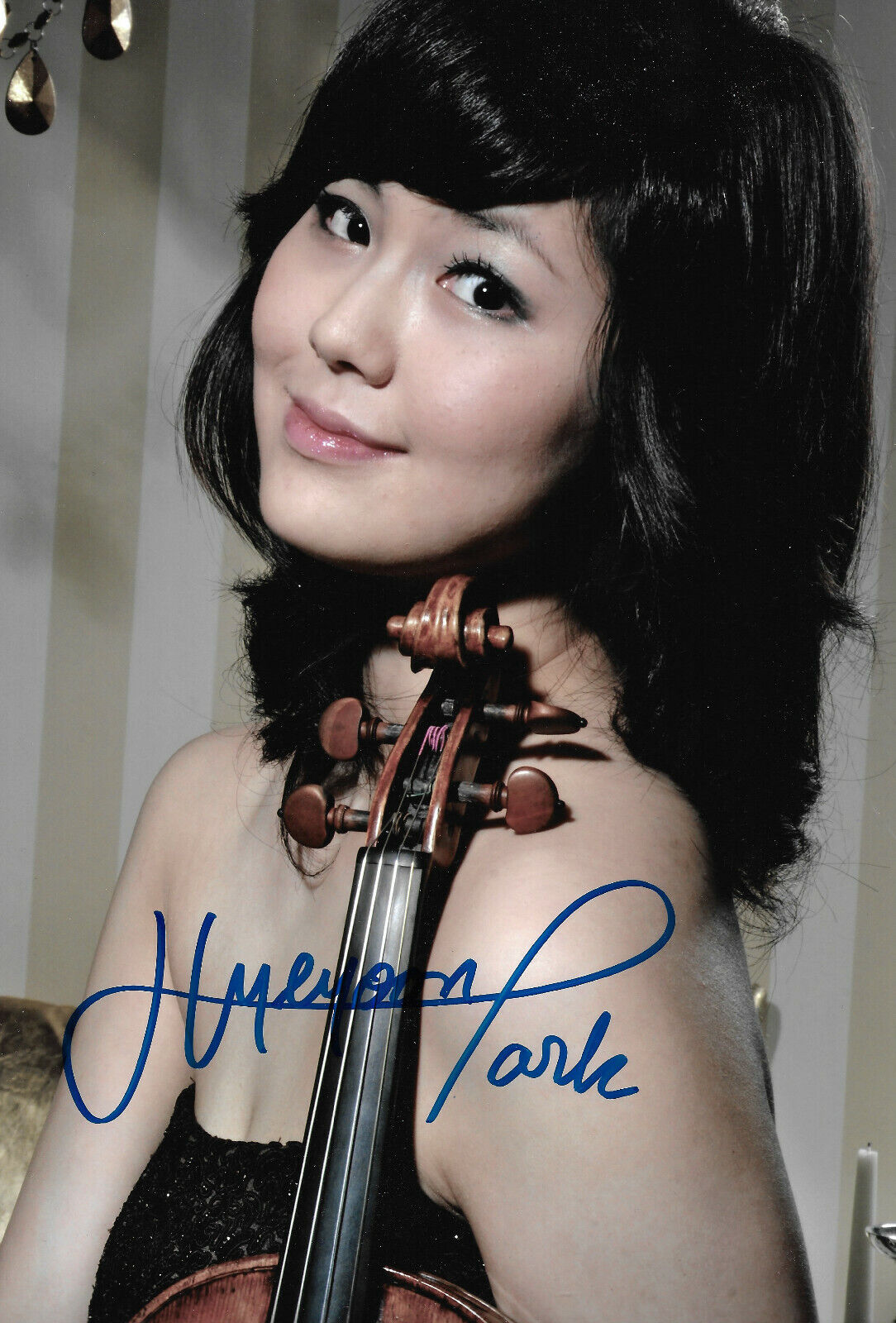 Hyeyoon Park Violinist signed 8x12 inch Photo Poster painting autograph