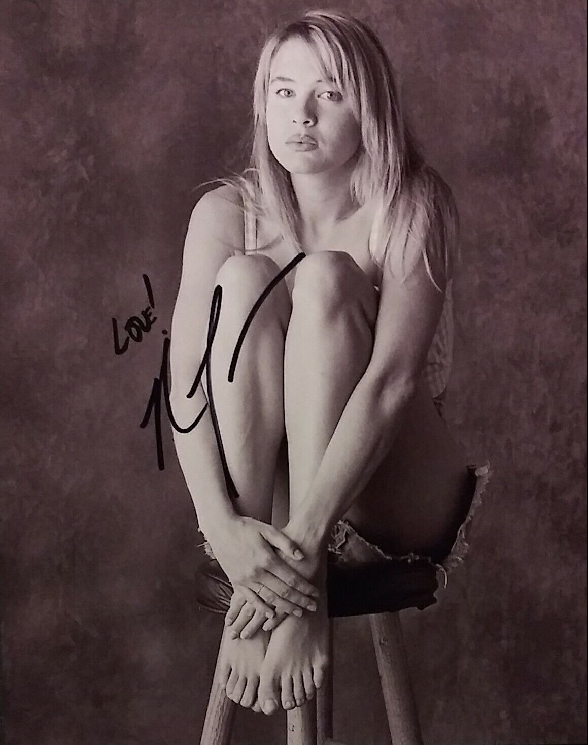 Renee Zellweger signed 8x10