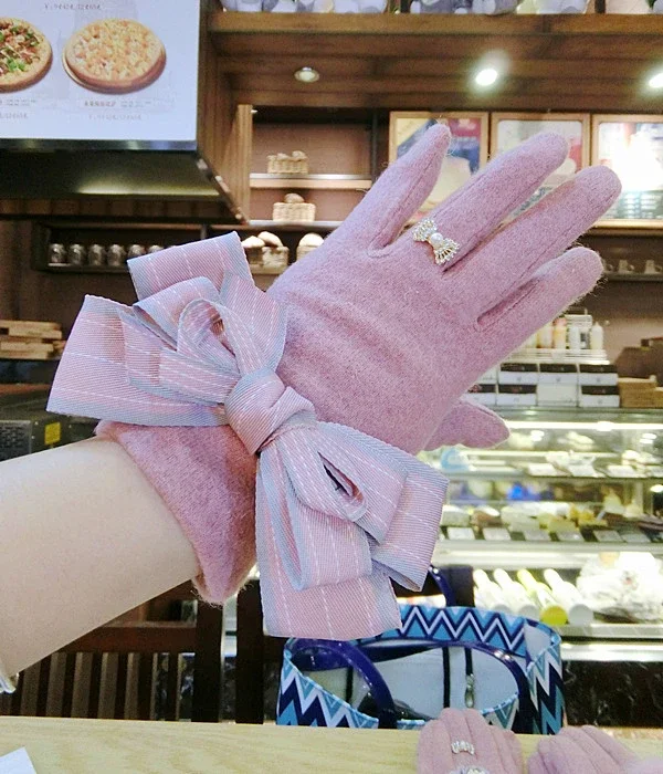 Cashmere Striped Bow Gloves