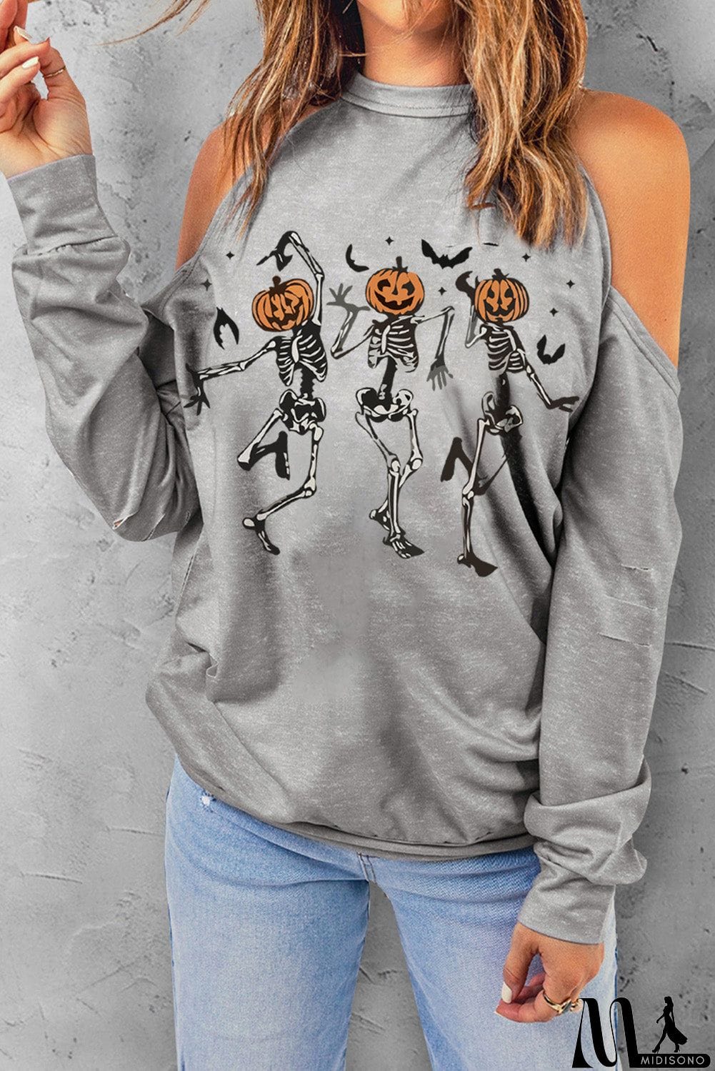 MidiSono - Out Off-the-shoulder Long Sleeve T-shirt