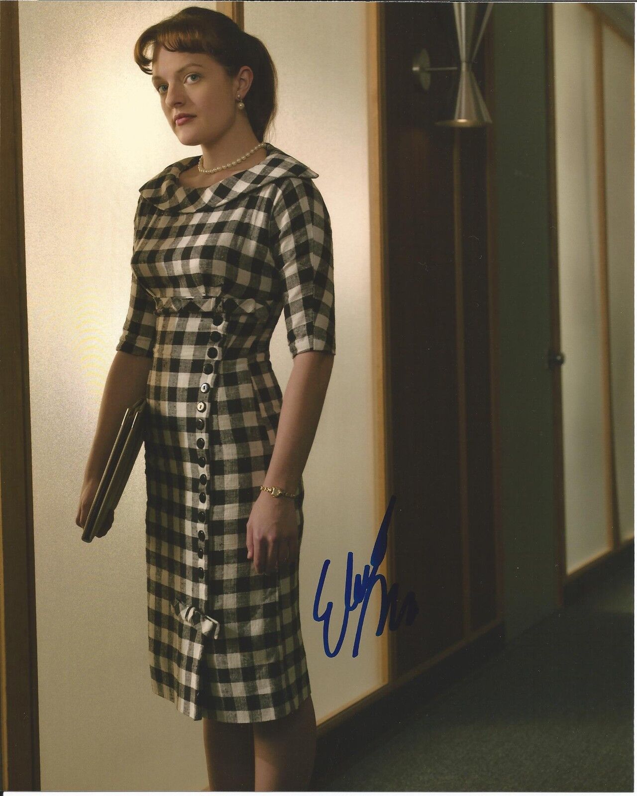 ELISABETH MOSS HAND SIGNED AUTHENTIC MAD MEN PEGGY WEST WING 8X10 Photo Poster painting w/COA