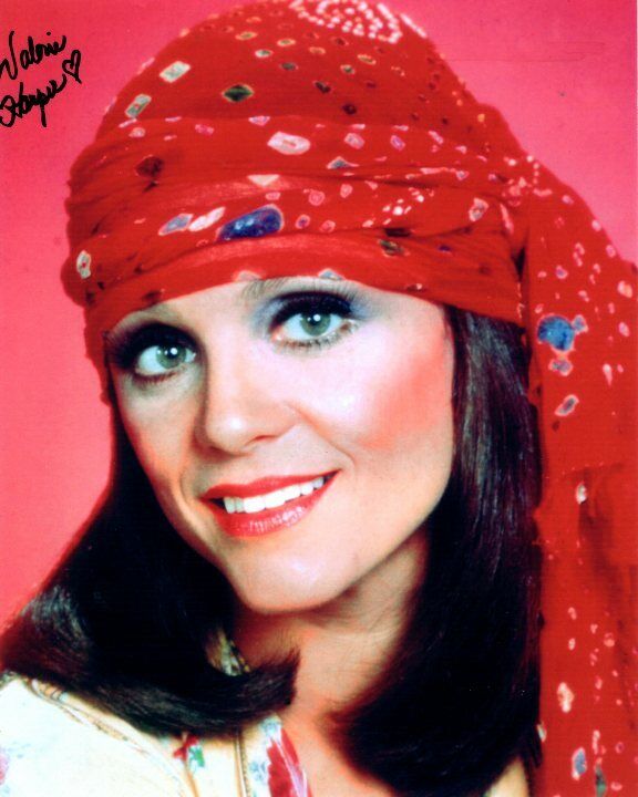 VALERIE HARPER Signed Autographed RHODA Photo Poster painting