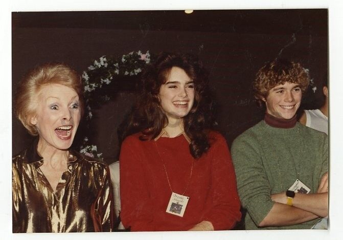 Brooke Shields, Janet Leigh, Christopher Atkins - Original Vintage Candid Photo Poster painting